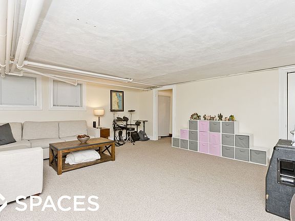 5th image of 3637 N Greenview Ave #1F
