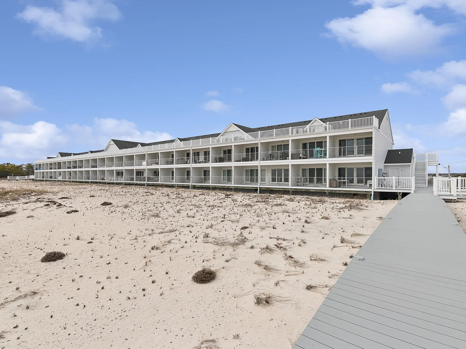 Dune Road Waterfront Co Op In Westhampton Beach — Photo 2