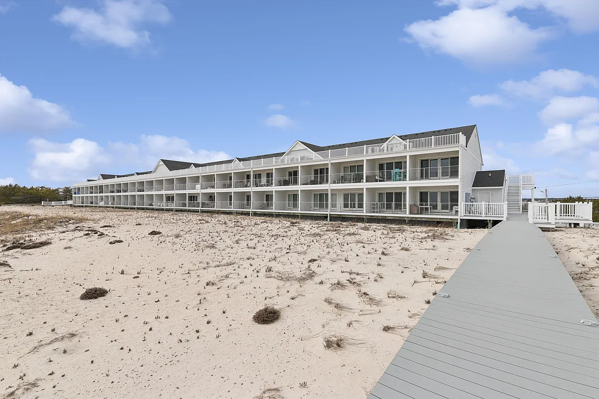Building Photo - 473 Dune Rd #6A