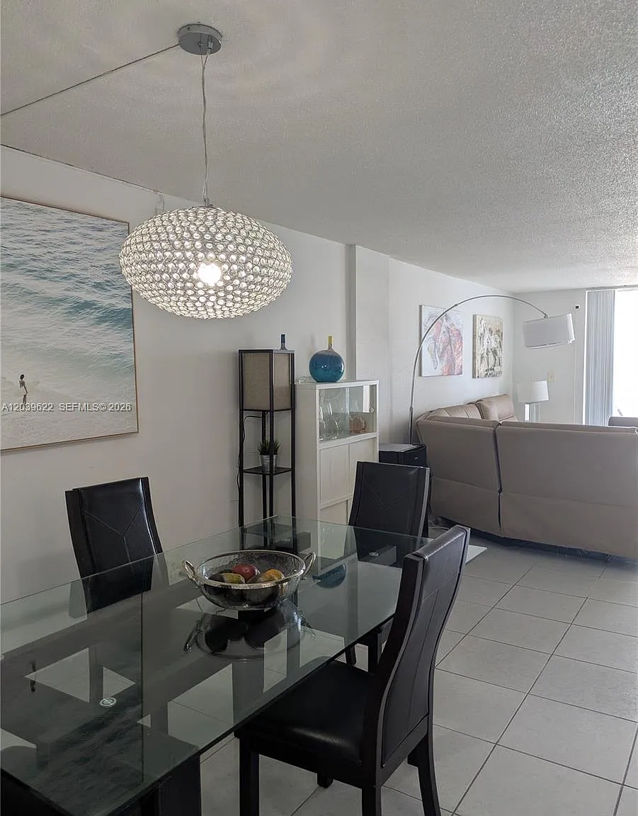 Plaza Towers South Condo — Photo 3