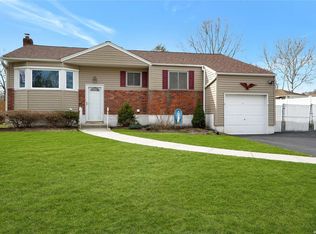 4 Libby Rd, Hauppauge, NY 11788