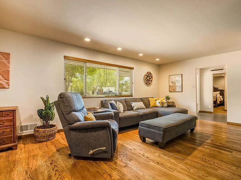 1623 San Patricio Ave SW — Photo 8