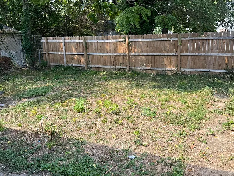 1815 Wilson Ave — Photo 11