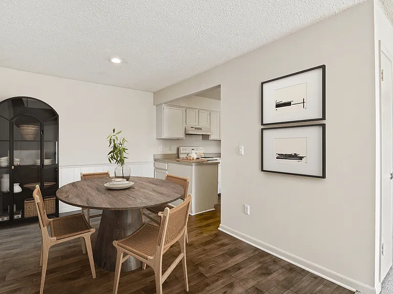 Eastchester Ridge Apartments — Photo 27