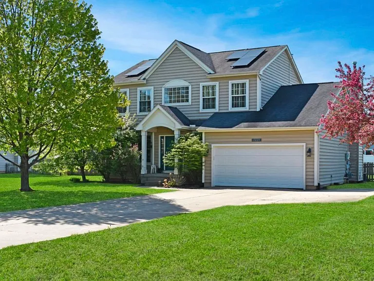 5229 Stapleton Dr — Photo 1