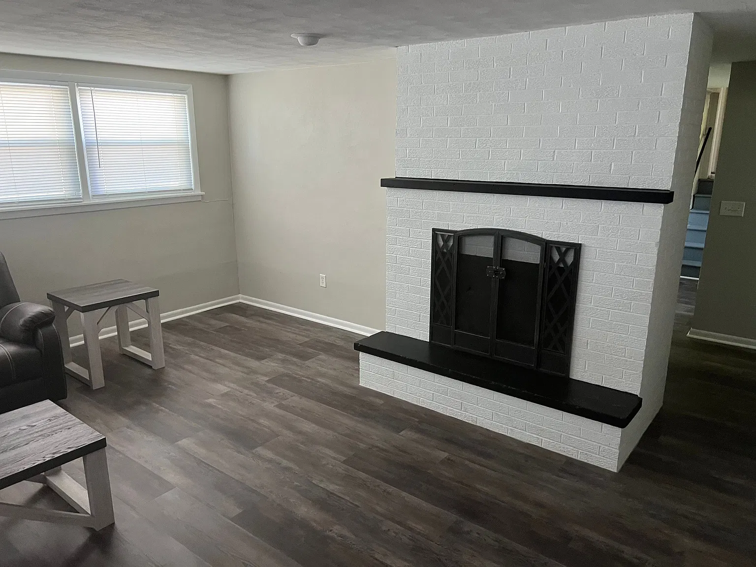 3 Bedroom Duplex close to WIU — Photo 2