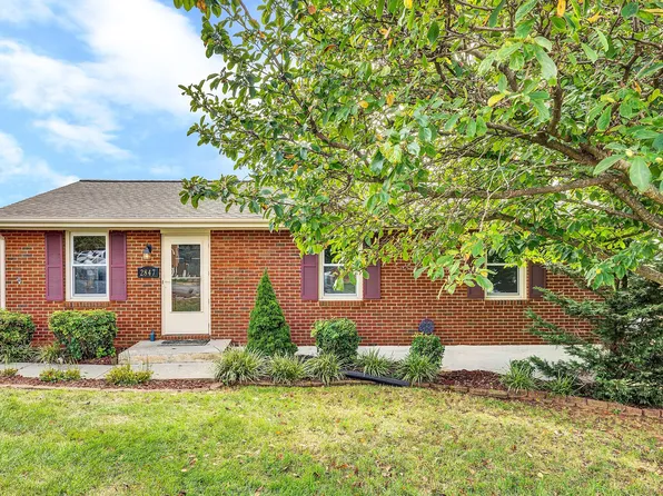2847 Tulip Ln, Vinton, VA 24179