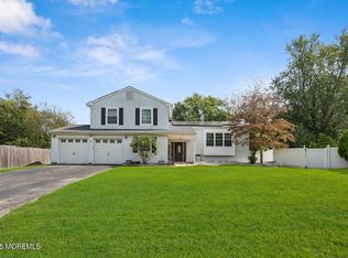 9 Cove Ct, Howell, NJ 07731