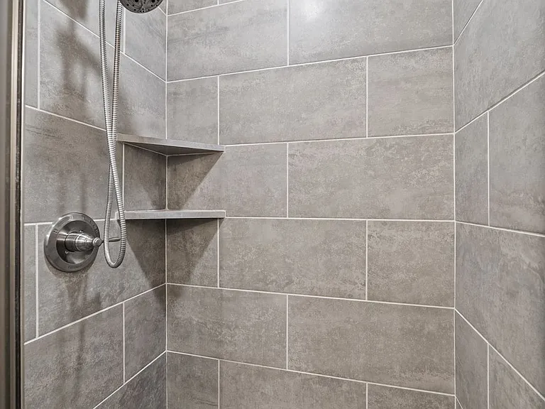 354 Frontier Dr — Photo 23