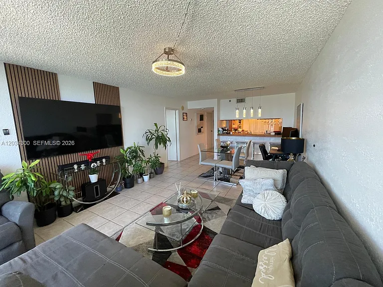555 NE 15th St #33H — Photo 5