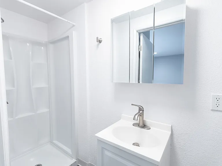 226 South Serrano — Photo 11
