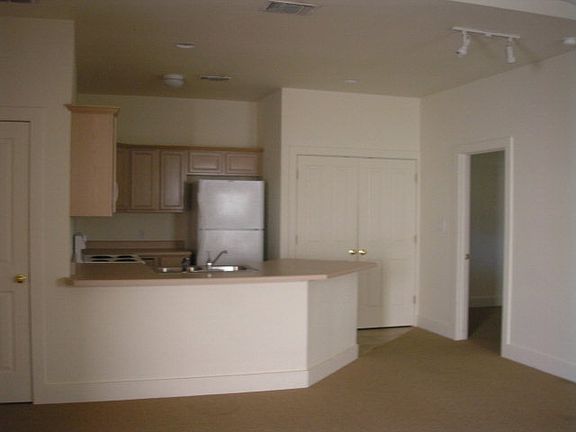2nd image of 627 Lois St Unit 7