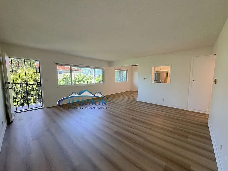 2 bed, 1.0 bath, $2,450 — Photo 3
