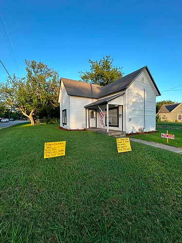 426 N Clements St Photo 1