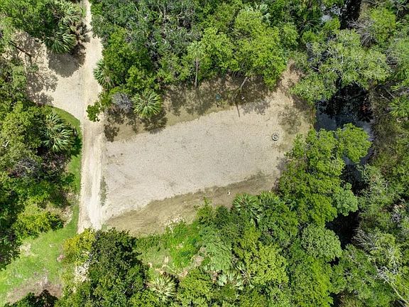 2nd image of 313 SE Peninsula Rd