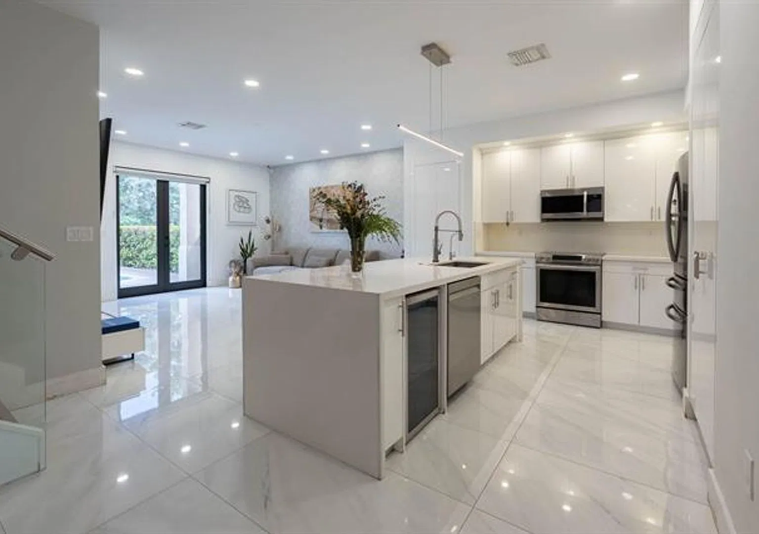 875 NE 193rd Ter # 875, Miami, FL 33179 — Photo 1