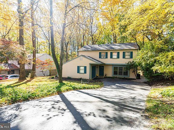 4th image of 438 Holly Ln