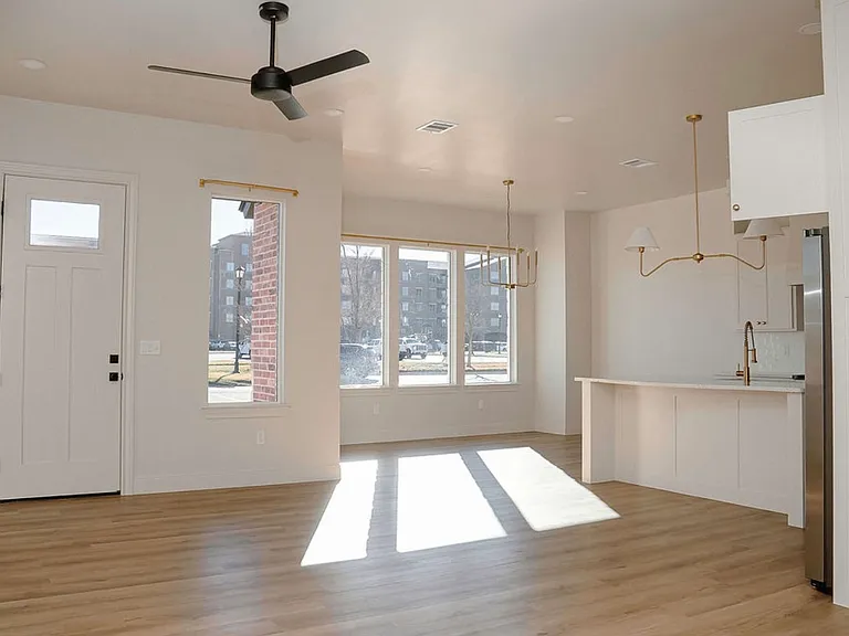 5502 Union Sq — Photo 11
