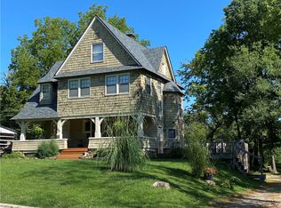 203 Harrison Ave, Charleston, IL 61920