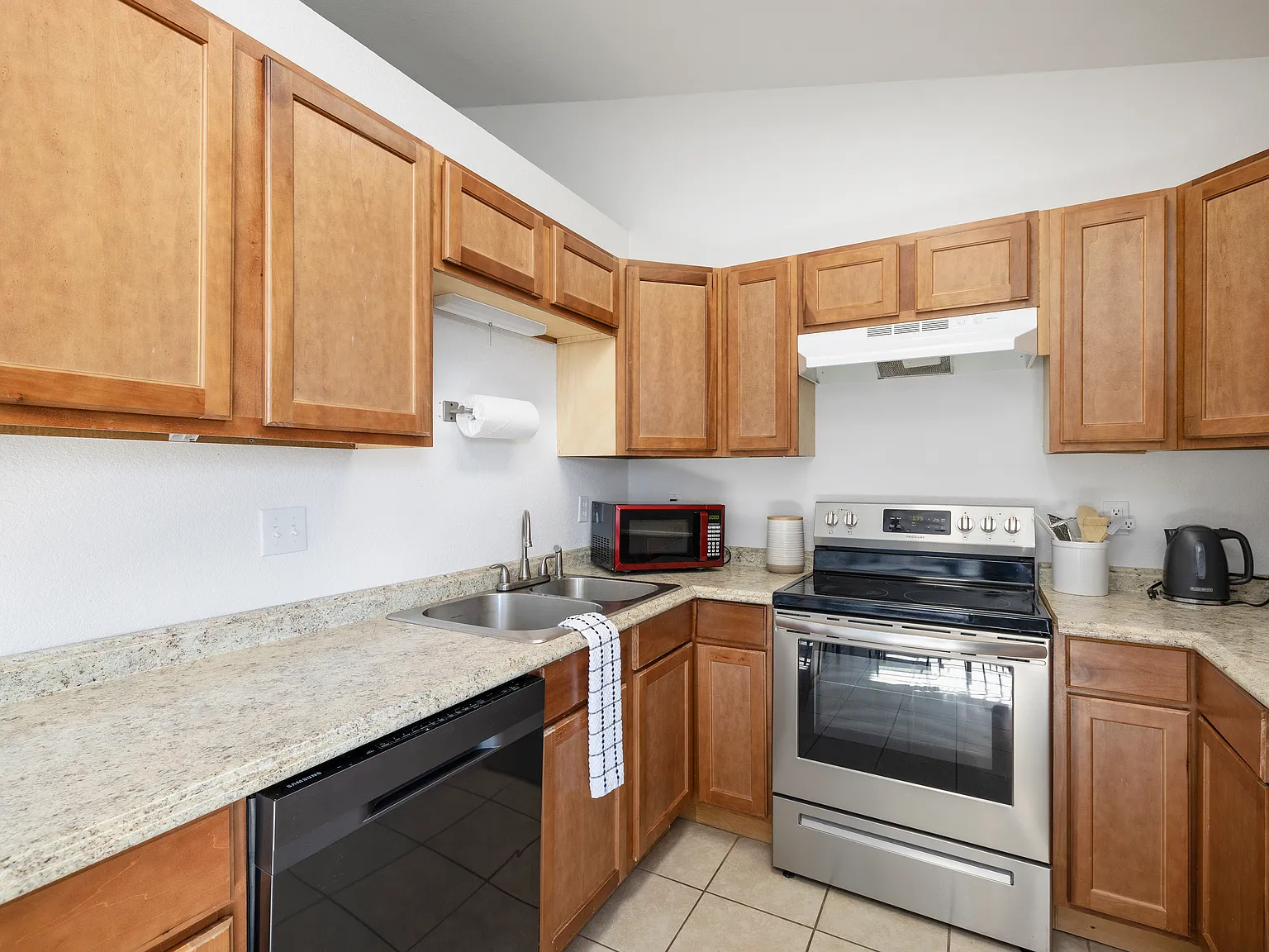 2 bed, 825 sqft, $1,200 — Photo 3