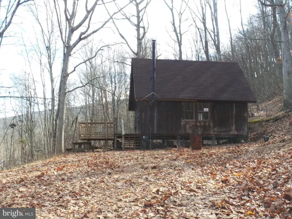 435 Bottom Rd, Great Cacapon, WV 25422