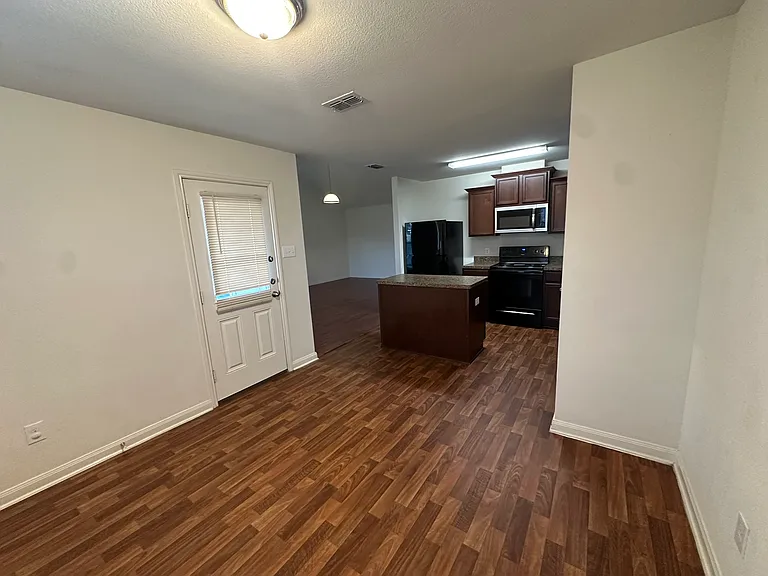 1818 Clegg St — Photo 14