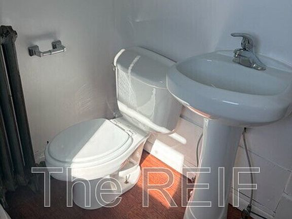 5th image of 1025 N Washington Ave