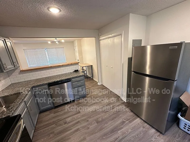 2 bed, 1.0 bath, $1,195 — Photo 4