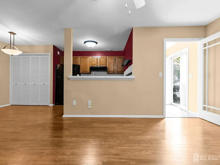 19 Delavan Ct — Photo 11