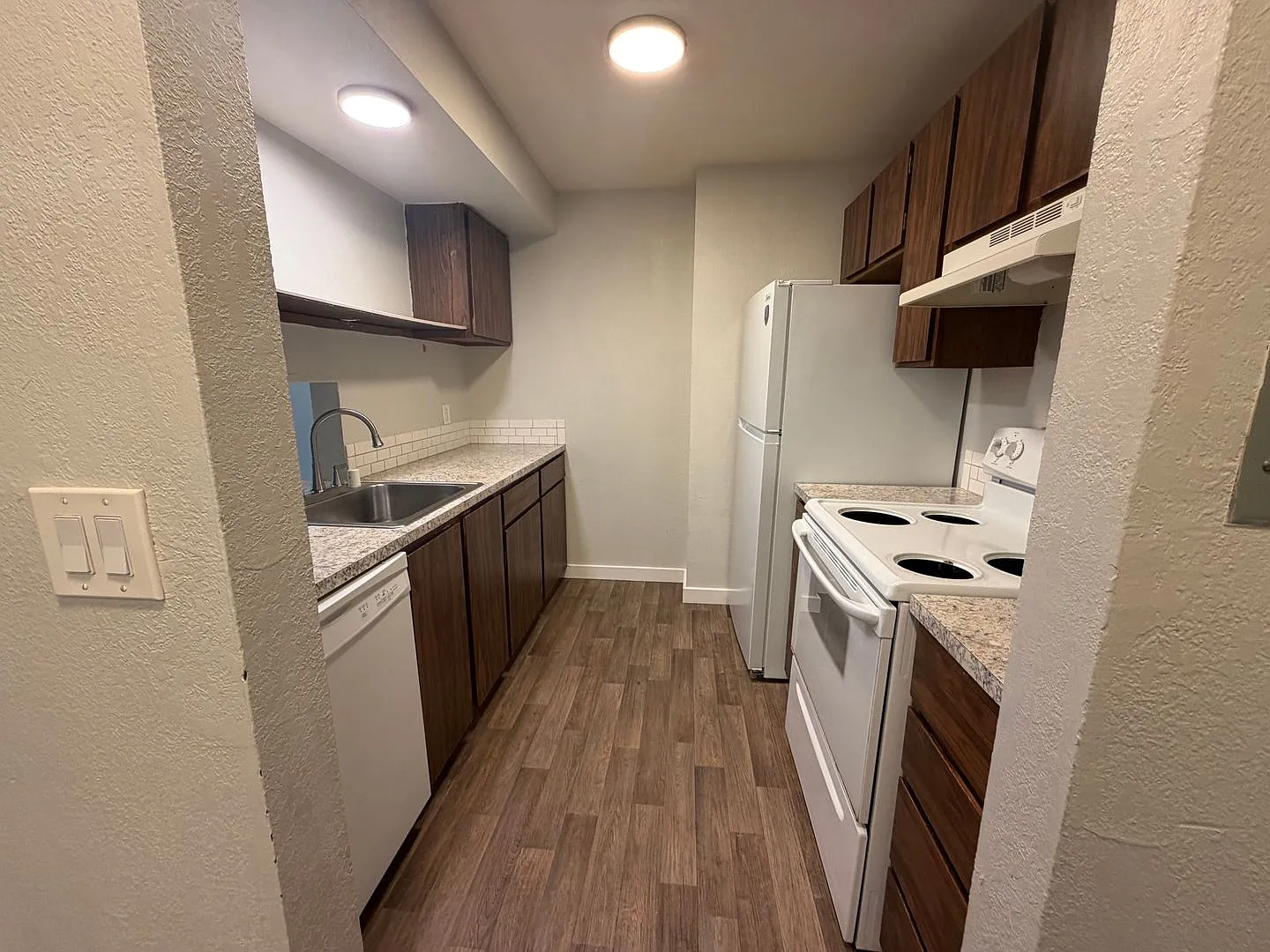 Carlynn Apartments — Photo 2