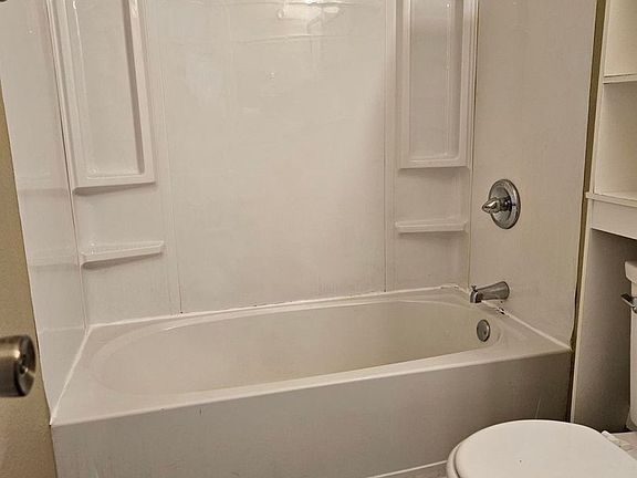 5th image of 410 Manor Dr #C2