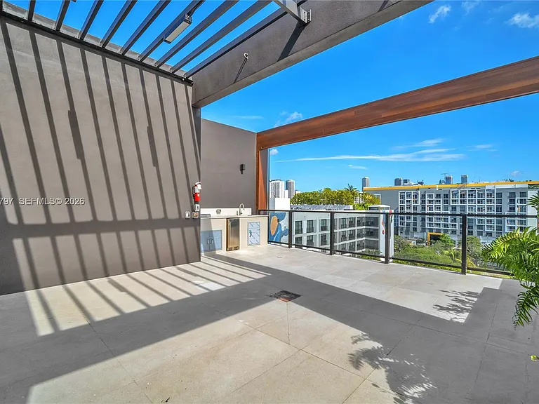 91 NW 27th St #501 — Photo 25