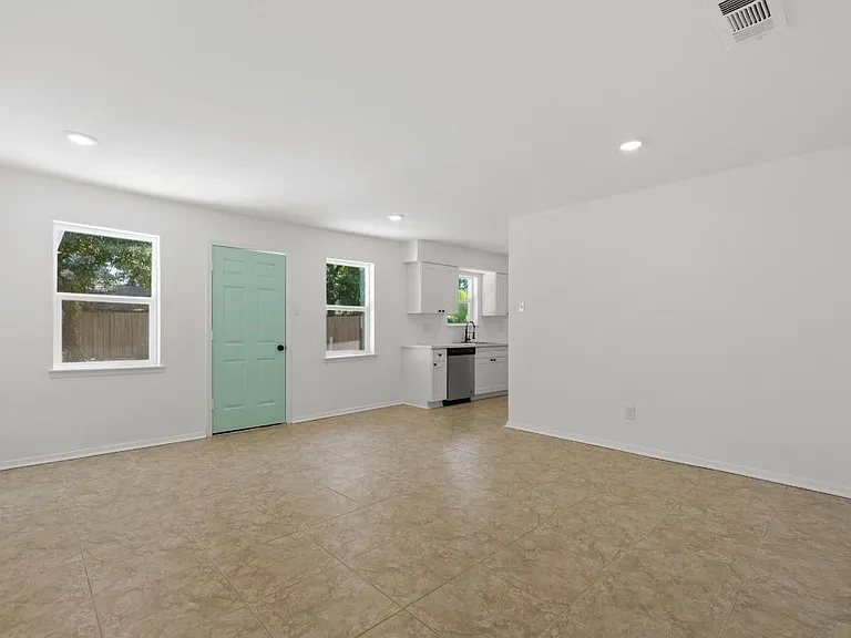 9930 Valley Lake Dr — Photo 5