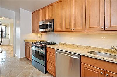 3rd image of 15 W 72nd St APT 25A