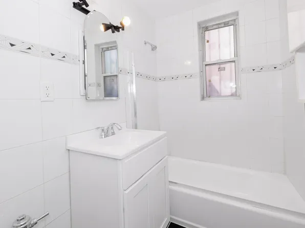 601 Kappock Street image 16 of 19