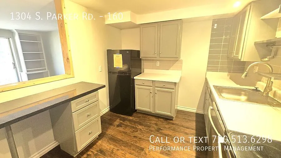 **1 Bedroom, 1 Bathroom Newly Renovated Condo** — Photo 4