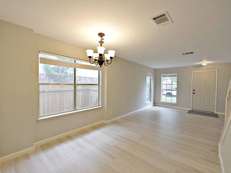13329 Black Canyon Dr — Photo 4