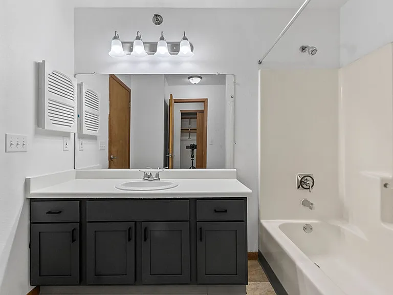 City View Apartments — Photo 43