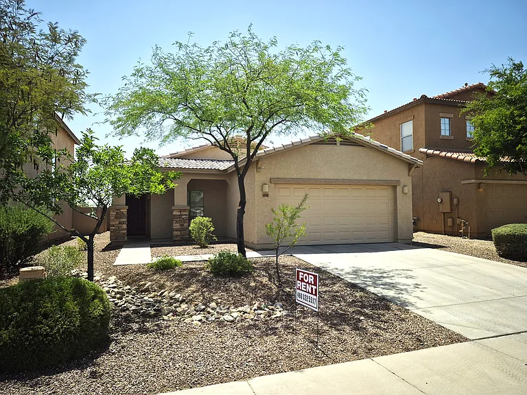 41114 N Hudson Trl — Photo 1
