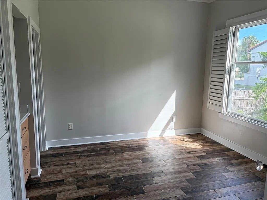 3 bed, 2.0 bath, 1412 sqft, $2,900 — Photo 3