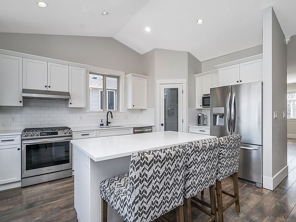 4th image of 34831 1st Ave
