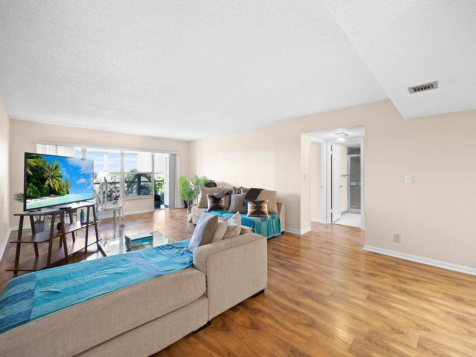 2 bed, 2.0 bath, 1250 sqft, $2,200 — Photo 3