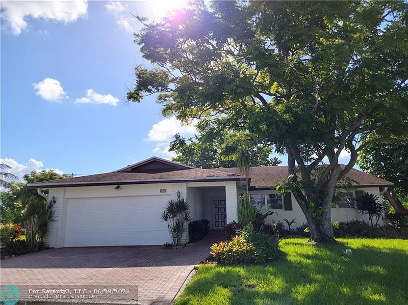1st image of 5200 Holly Cir