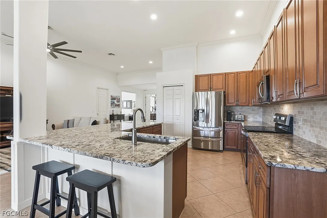 3 bed, 3.0 bath, 2563 sqft, $7,500 — Photo 1