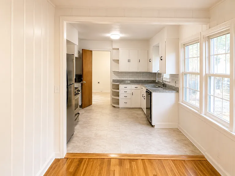 433 W Adams St — Photo 4
