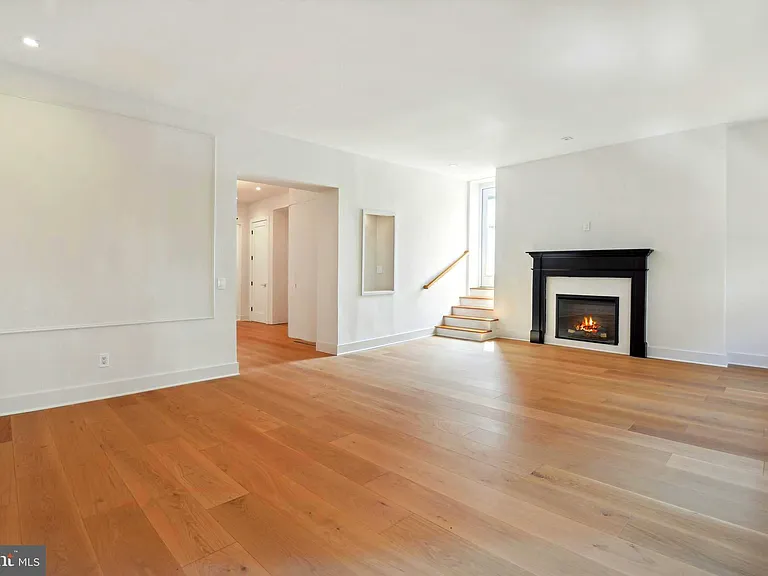 1329 Connecticut Ave NW #300 — Photo 24