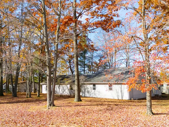 2385 W Houghton Lake Dr, Houghton Lake, MI 48629