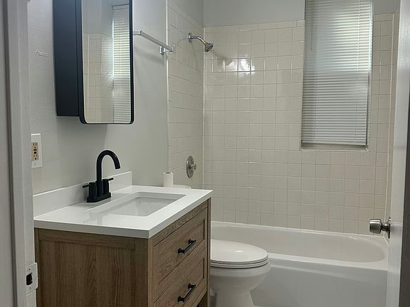 Bathroom ( 8' 6" x 5')