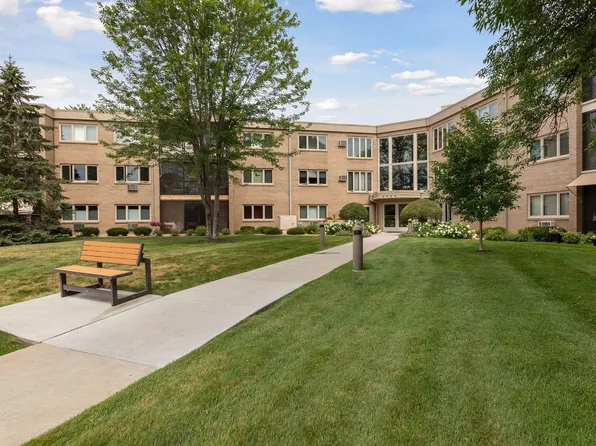 4350 Brookside Ct APT 215, Edina, MN 55436