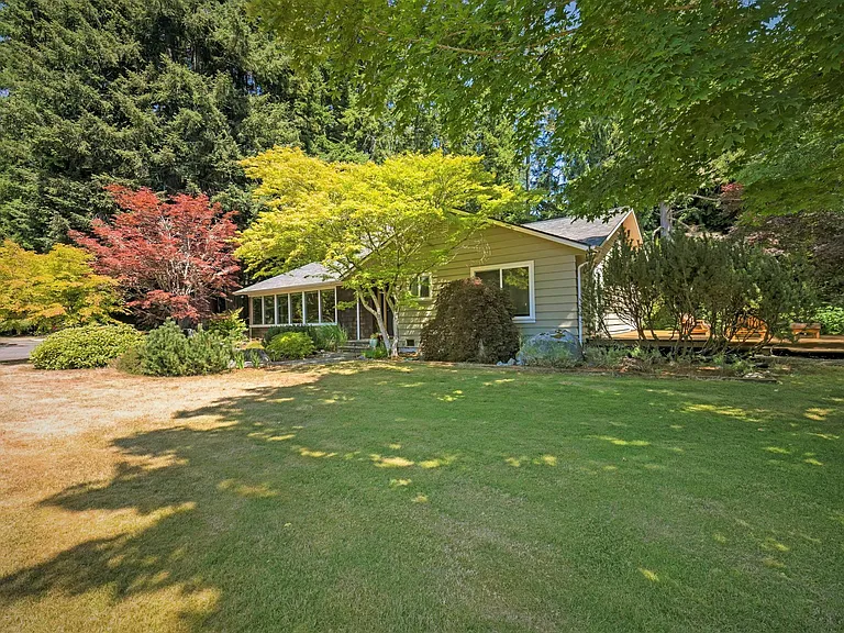 305 NE Stenman Ln — Photo 4